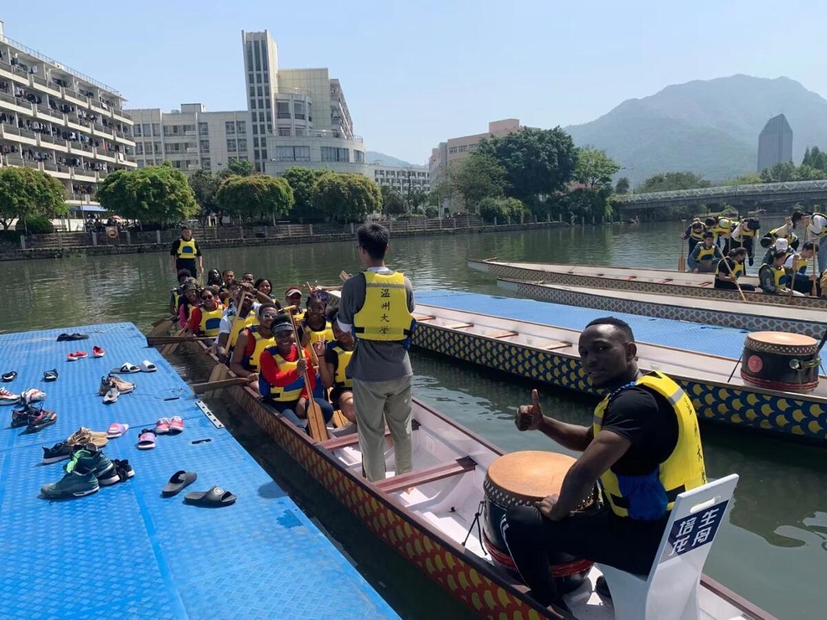 3 留学生龙舟队训练.JPG